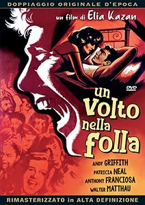 UN VOLTO NELLA FOLLA