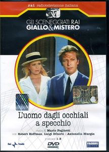 L'UOMO DAGLI OCCHIALI A SPECCHIO