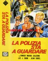 LA POLIZIA STA A GUARDARE