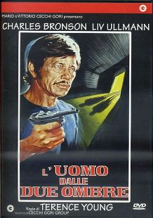 L' UOMO DALLE DUE OMBRE